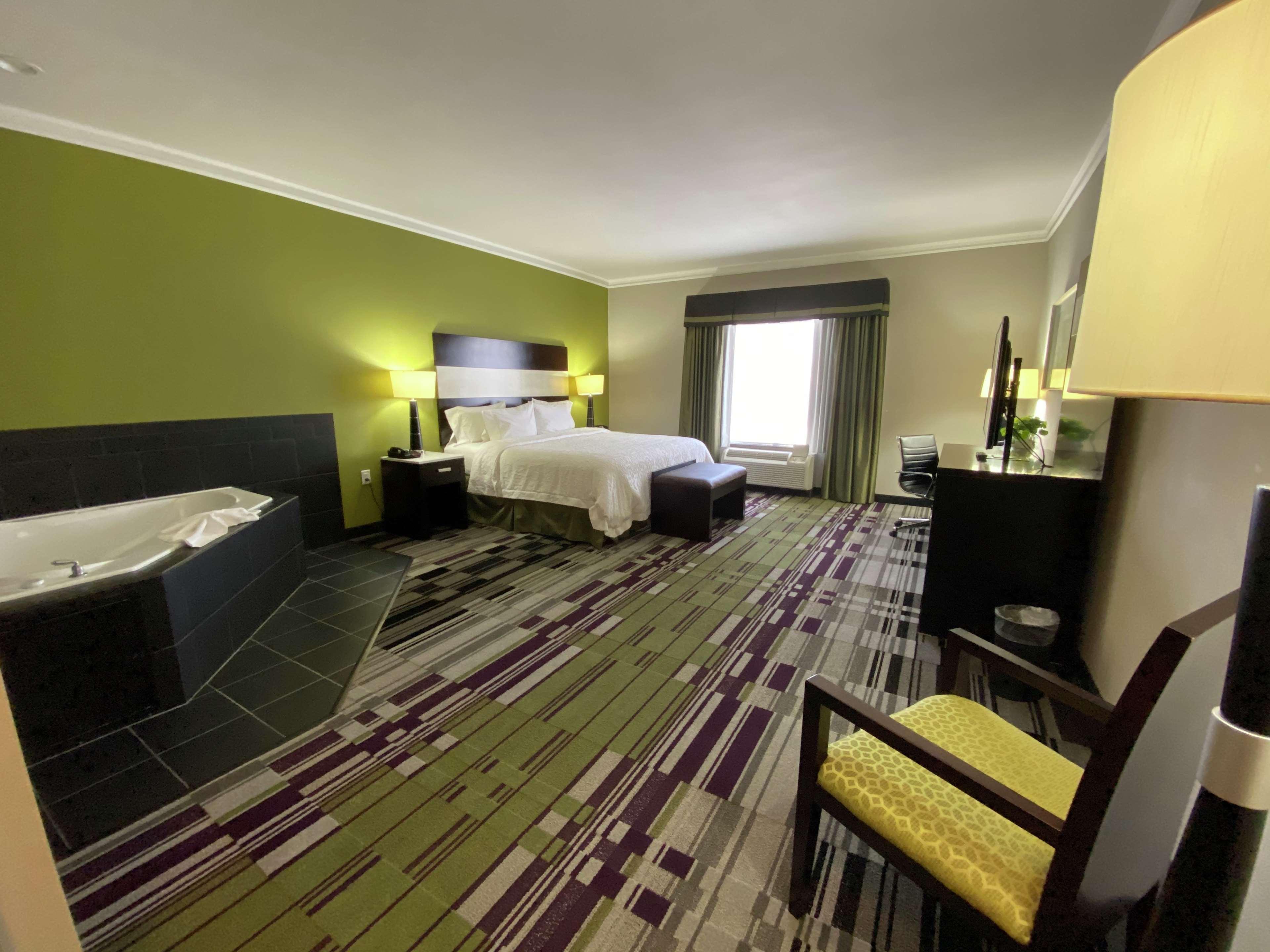 Hampton Inn By Hilton Leesville Fort Johnson Exteriér fotografie