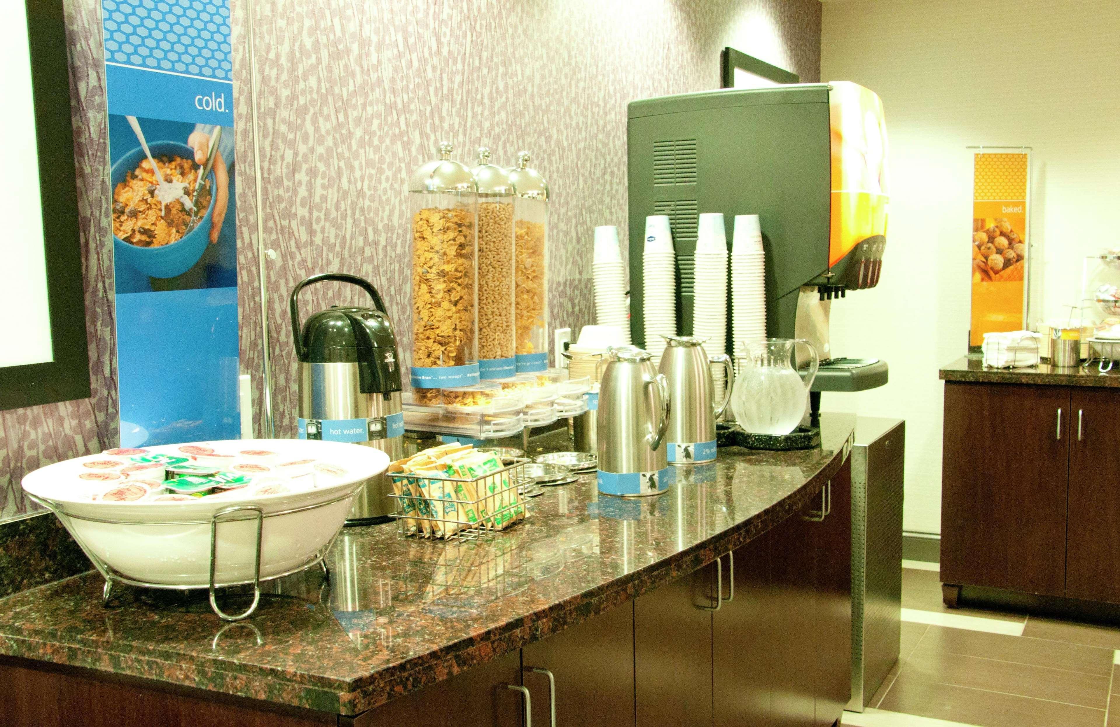 Hampton Inn By Hilton Leesville Fort Johnson Exteriér fotografie