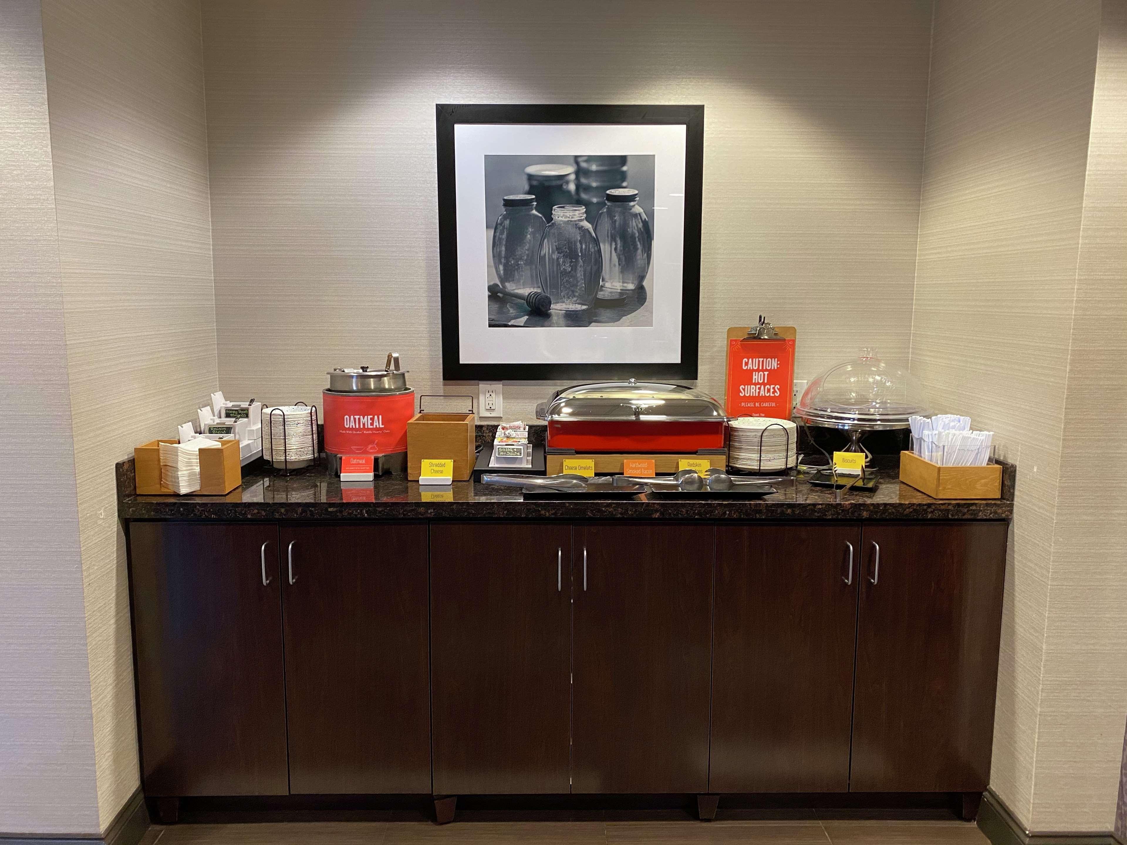 Hampton Inn By Hilton Leesville Fort Johnson Exteriér fotografie