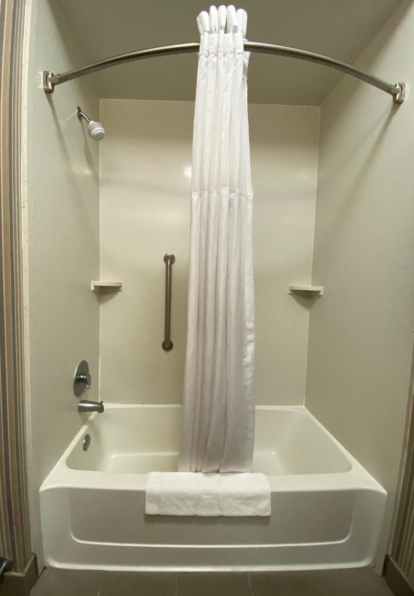 Hampton Inn By Hilton Leesville Fort Johnson Exteriér fotografie