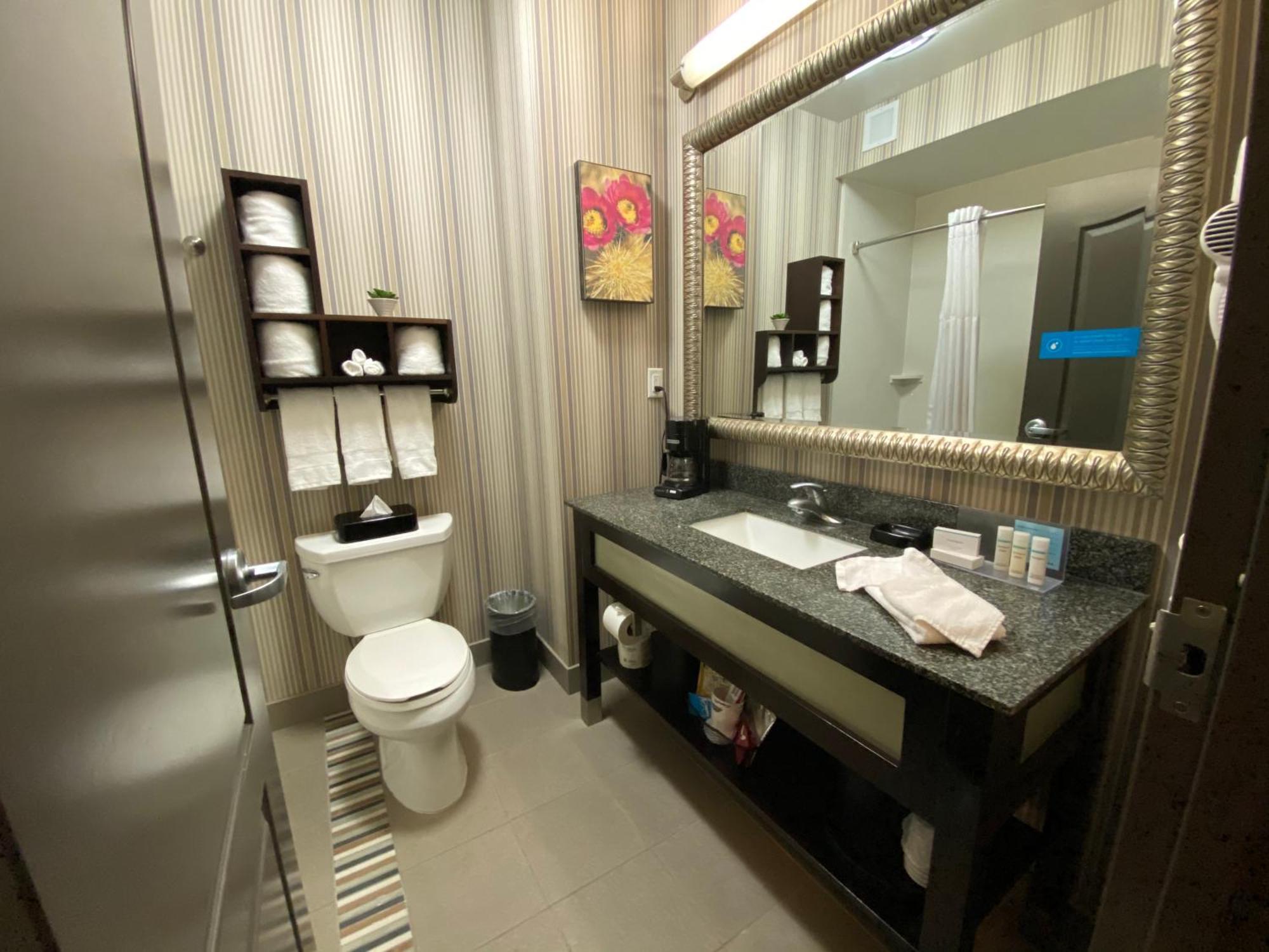 Hampton Inn By Hilton Leesville Fort Johnson Exteriér fotografie