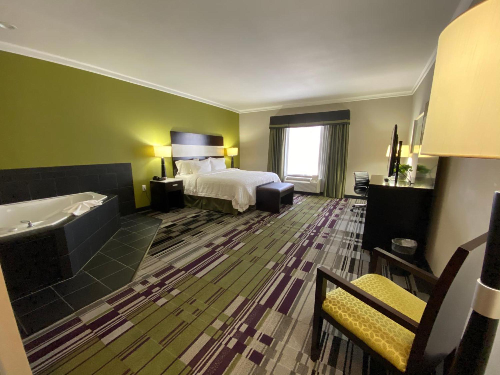 Hampton Inn By Hilton Leesville Fort Johnson Exteriér fotografie