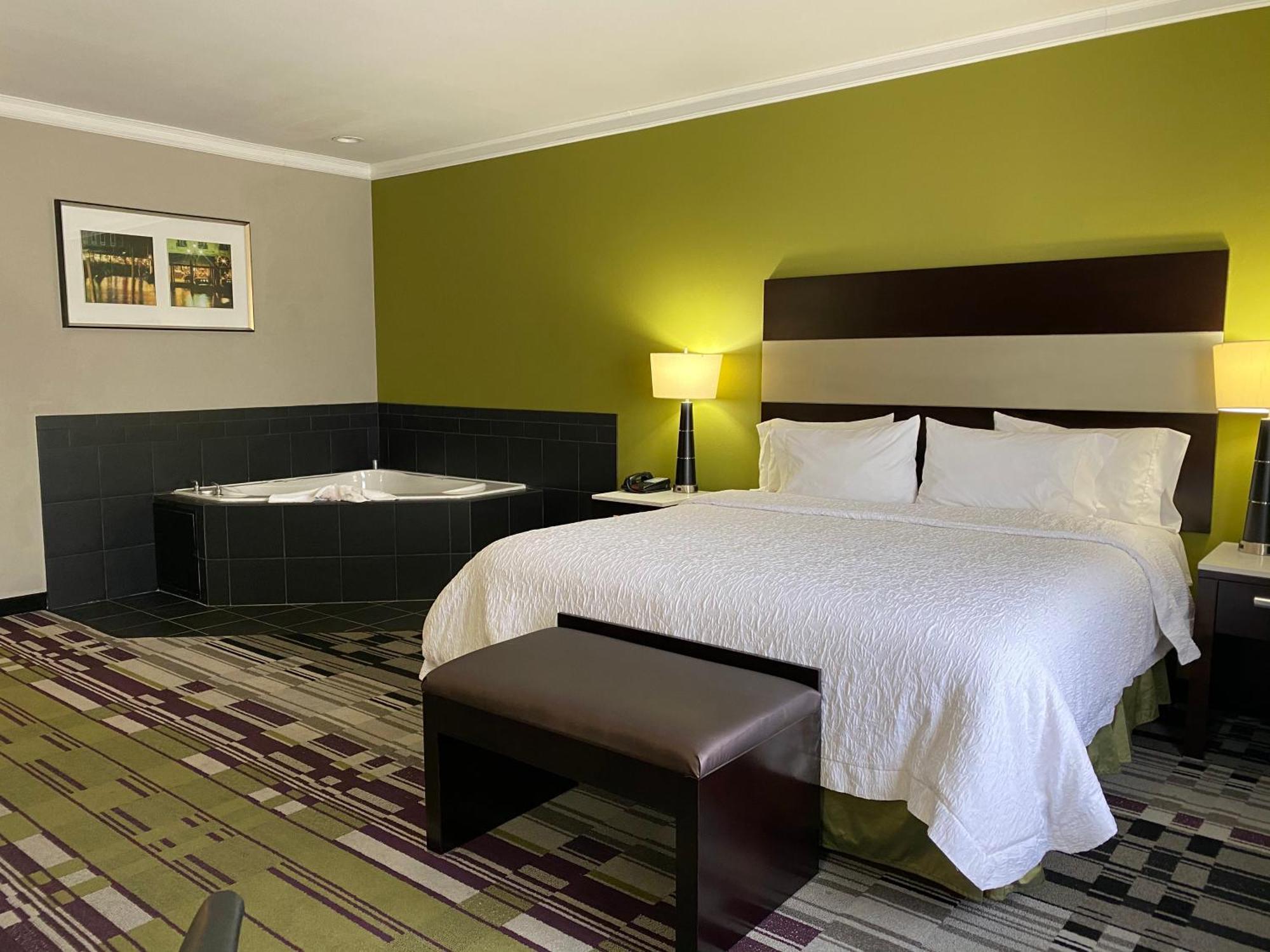 Hampton Inn By Hilton Leesville Fort Johnson Exteriér fotografie