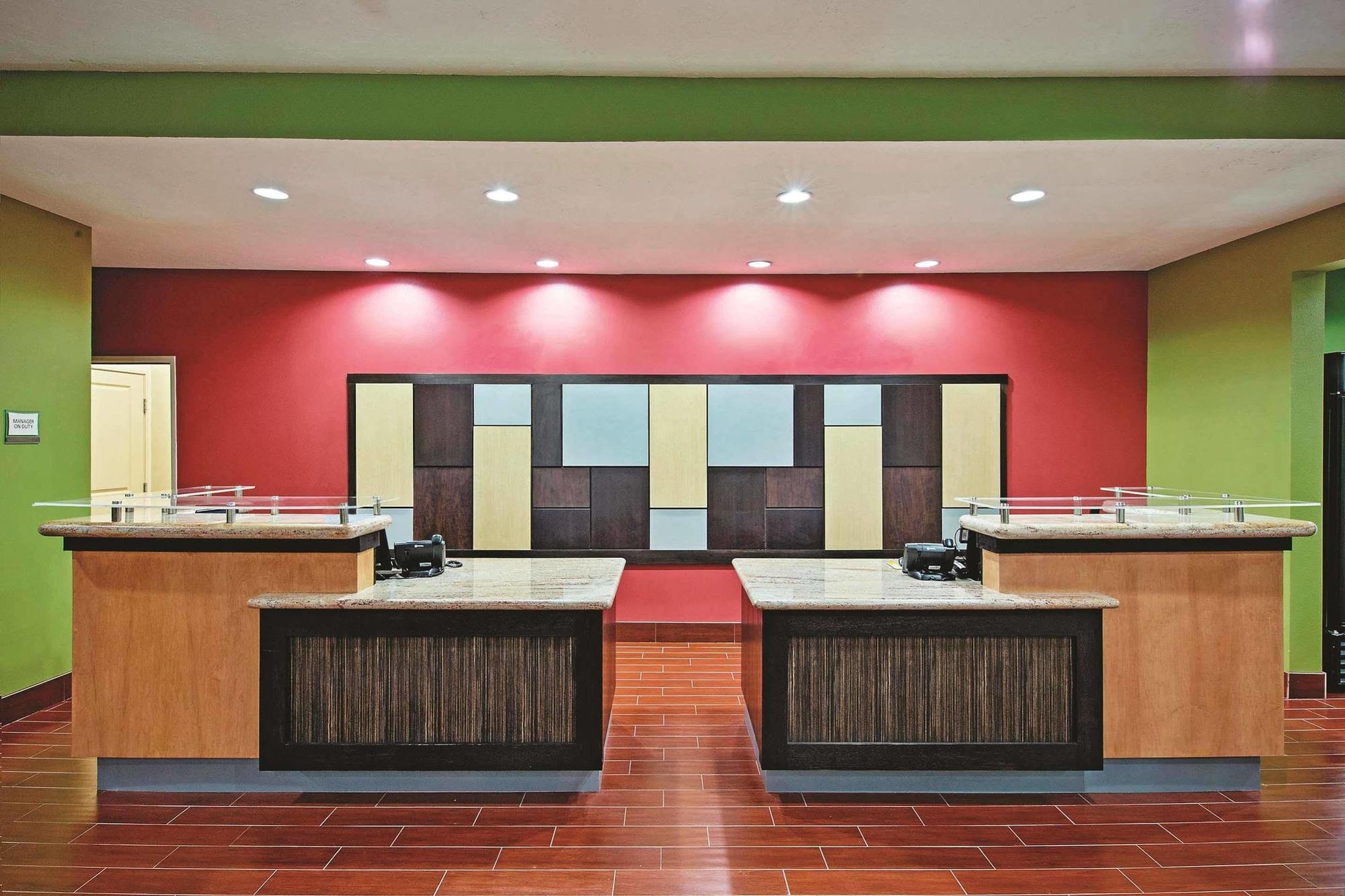 Hampton Inn By Hilton Leesville Fort Johnson Exteriér fotografie