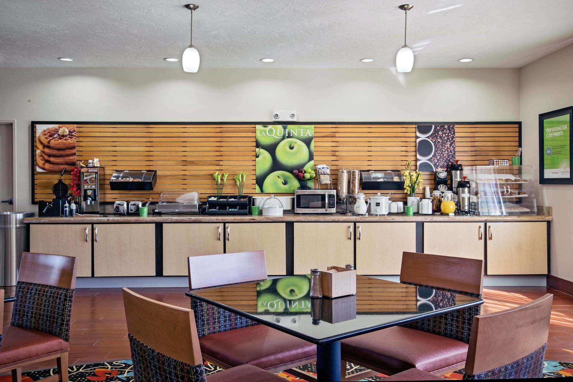 Hampton Inn By Hilton Leesville Fort Johnson Exteriér fotografie