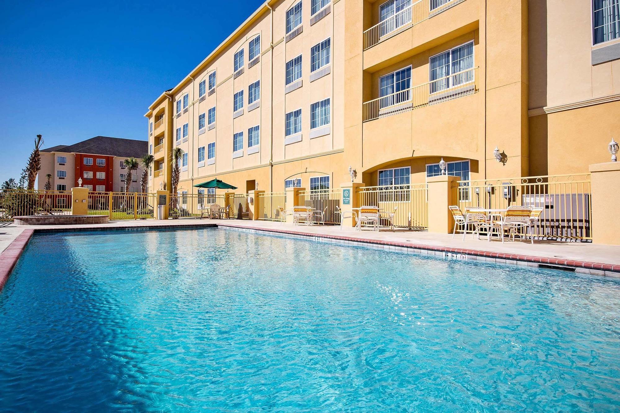 Hampton Inn By Hilton Leesville Fort Johnson Exteriér fotografie